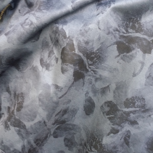 A&F Deep Shimmery Blue Abstract Floral Fleece XS - Picture 3 of 3